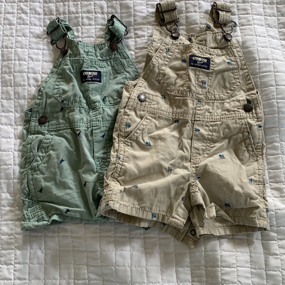 OSH’KOSH B’Gosh Baby Boy Short Overalls - Sailboats & Dinosaurs (2 Overalls) 9M - Picture 1 of 4